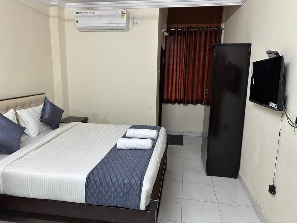 Deluxe Double Room, City View | Desk, free WiFi