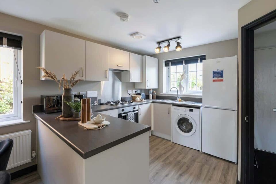 Cook up your favorite meals in our fully equipped, stylish kitchen featuring an oven, stove, microwave, refrigerator, and washing machine. This modern space has everything you need for a comfortable stay.