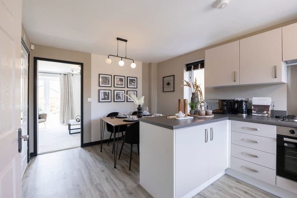 Cook up your favorite meals in our fully equipped, stylish kitchen featuring an oven, stove, microwave, refrigerator, and washing machine. This modern space has everything you need for a comfortable stay.