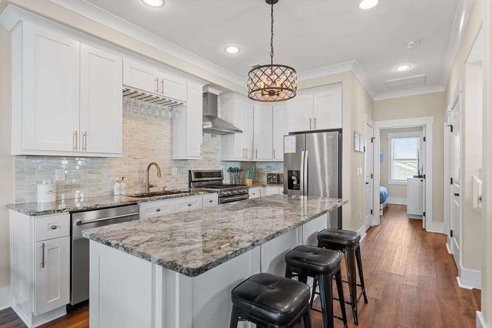Large island—perfect for morning coffee or cocktails or a full dinner spread