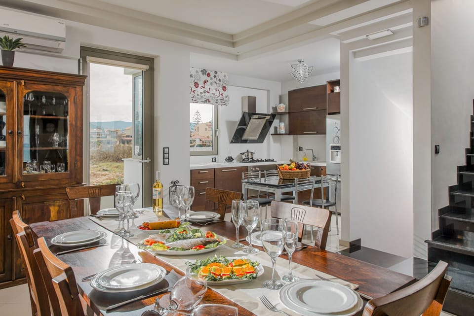 Villa, 4 Bedrooms, Terrace, Sea View | In-room dining