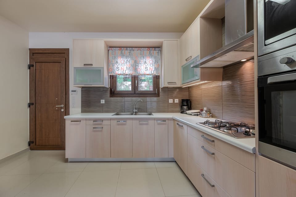 Villa, 3 Bedrooms, Private Pool, Sea View | Private kitchen | Microwave, coffee/tea maker, electric kettle, highchair
