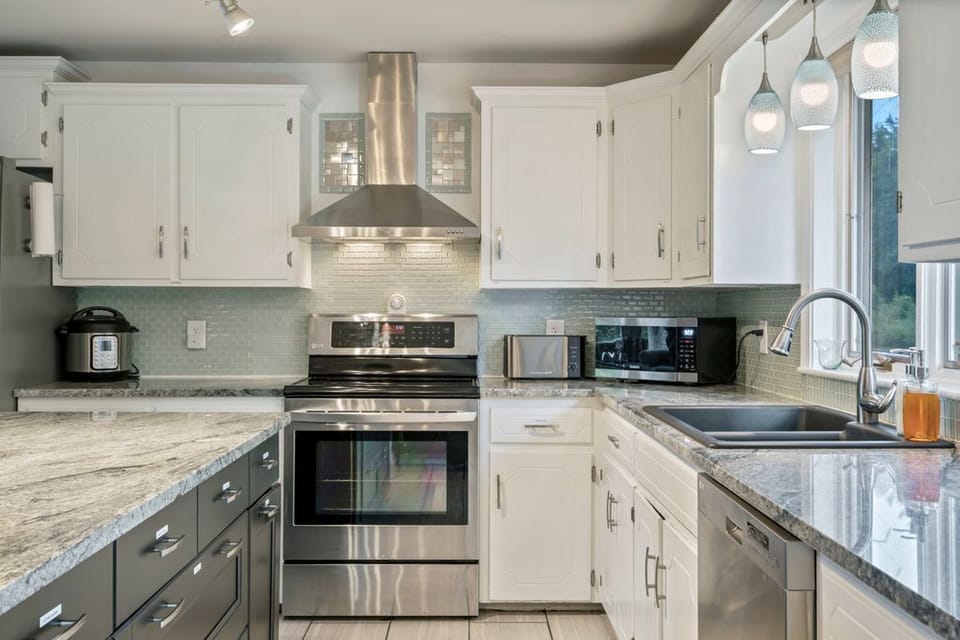 Full Stocked Chef's Kitchen