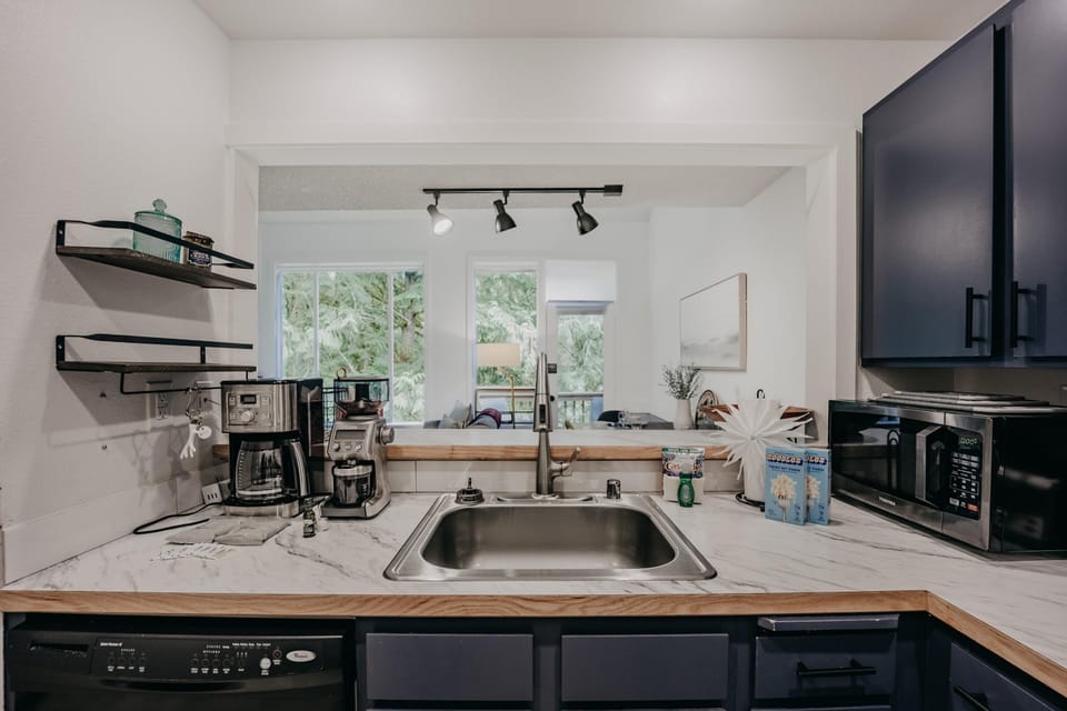 Condo, 2 Bedrooms, Balcony | Interior
