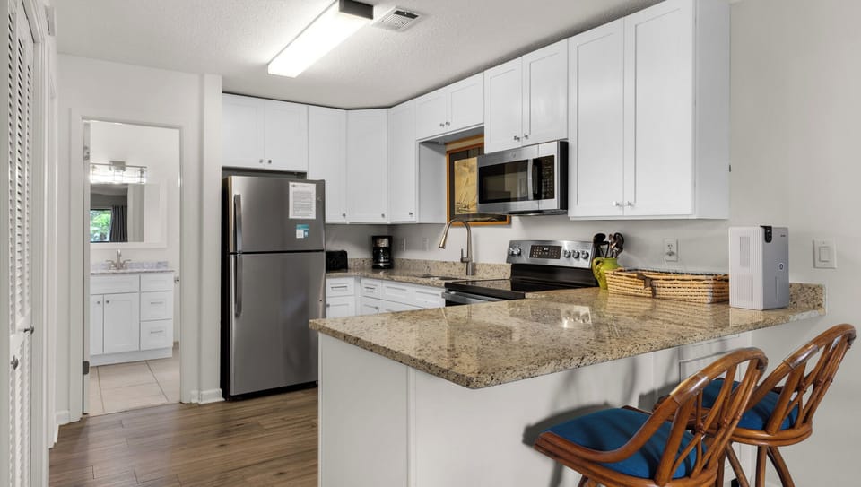 Condo, 1 Queen Bed with Sofa bed, Balcony, Garden View (Beachwood Villas 1C) | Private kitchen | Fridge, microwave