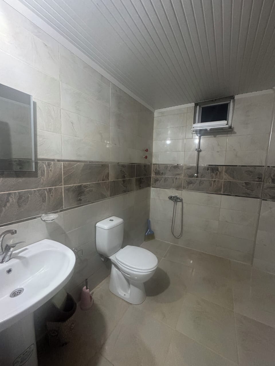 Room, 1 Double Bed | Bathroom | Shower, soap, shampoo