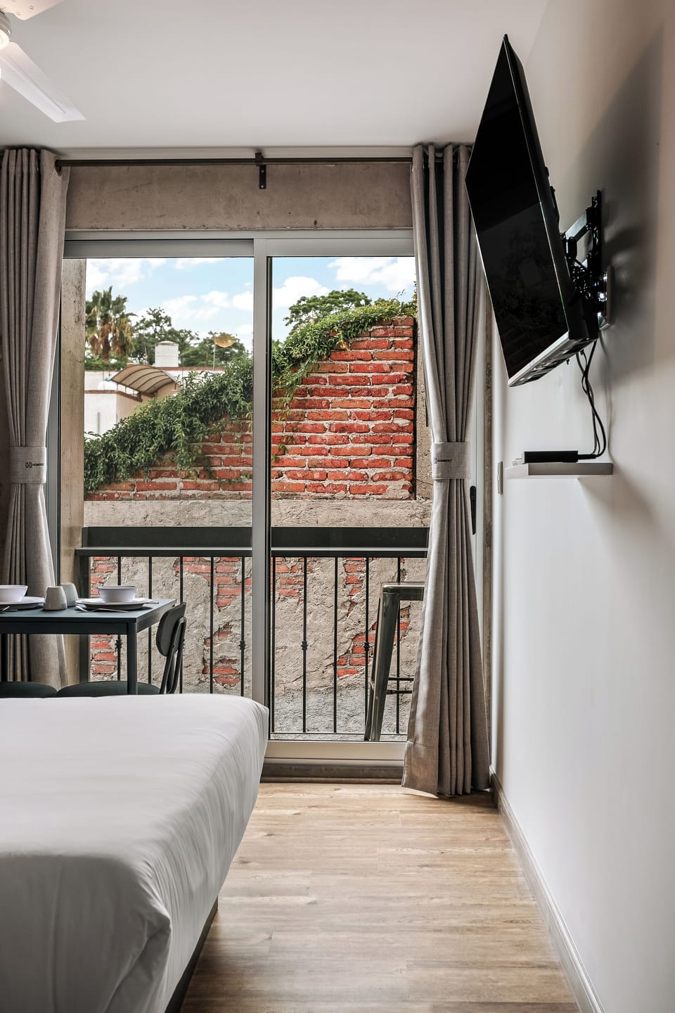Comfort Apartment, 1 Queen Bed, Balcony, Courtyard View | Desk, laptop workspace, iron/ironing board, free WiFi