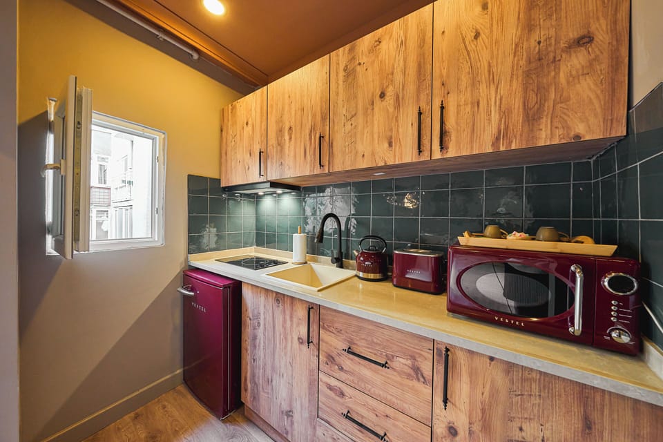 Mini-fridge, microwave, stovetop, cookware/dishes/utensils