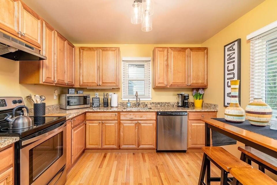 Plenty of space for a few cooks in the kitchen :)