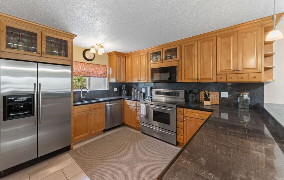 The spacious and well-equipped kitchen, with granite counter tops and all the amenities!