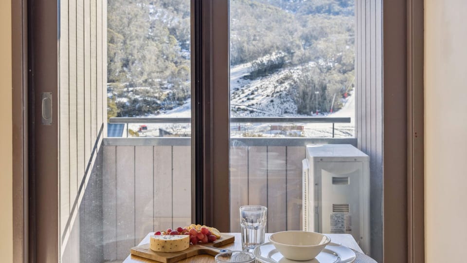 Dining, balcony