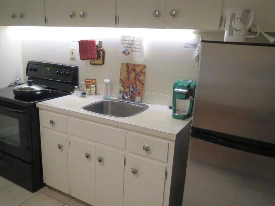 Coffee/tea maker, fridge, microwave, cookware/dishes/utensils