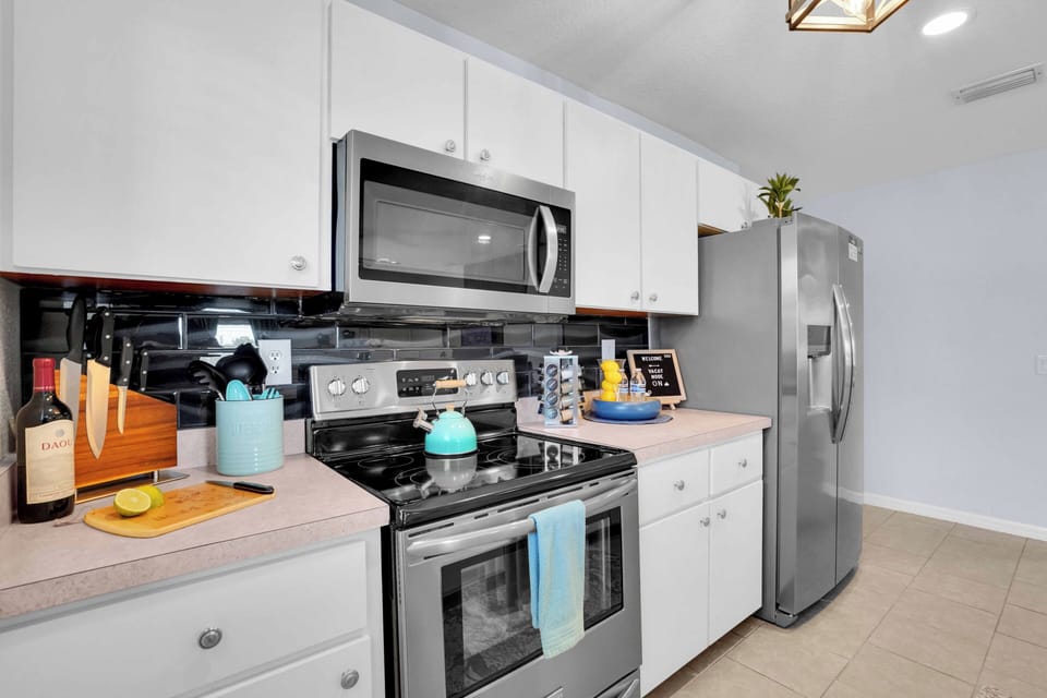 Fully equipped to make meal preparation easy and convenient.