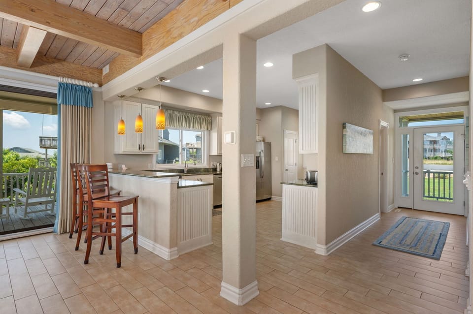 DK290: Point of View | ML Kitchen Area - Island Seating for 3
