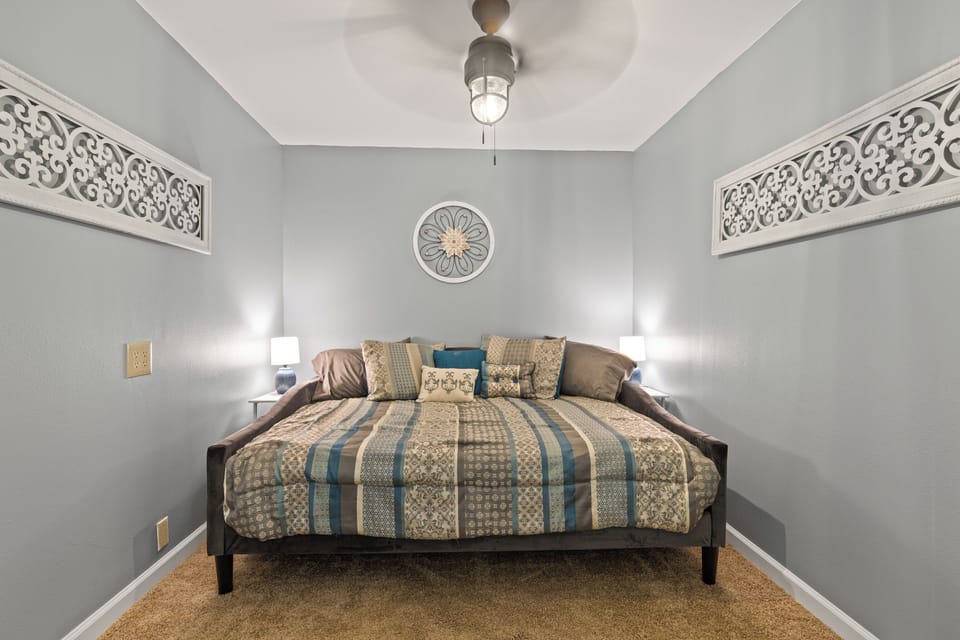 Perfect for an additional guest or little ones - cozy daybed tucked away