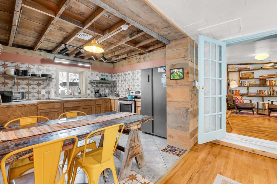 Kitchen and Dining Area
•Seating for 4