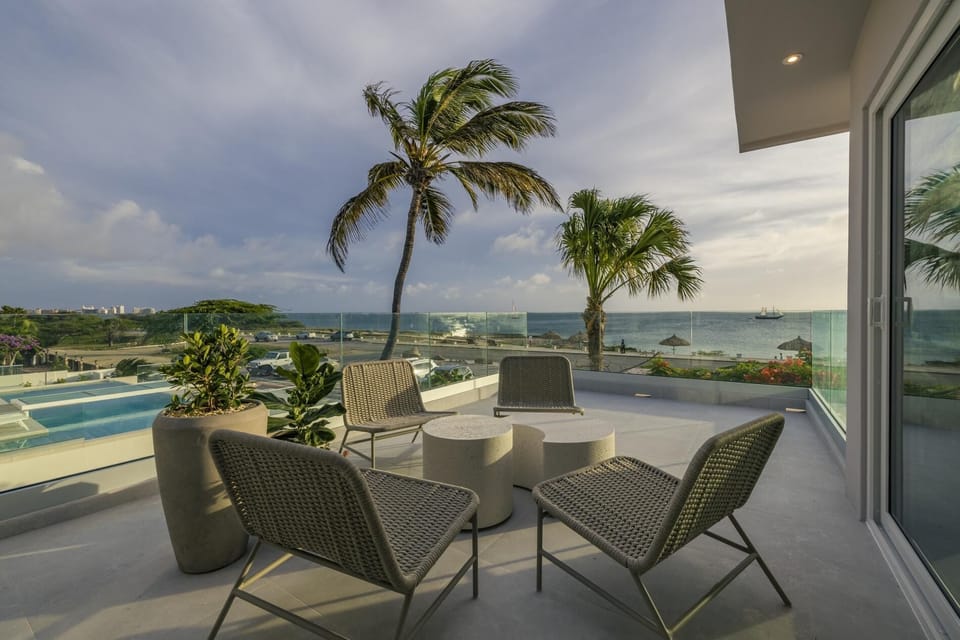 Beachfront Luxury on the Strip  514 (28946)