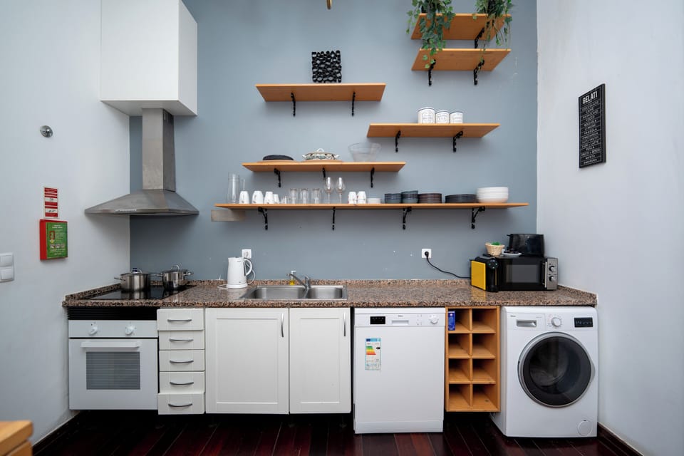 Apartment, 3 Bedrooms, City View | Laundry