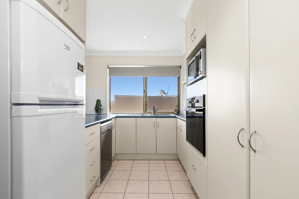 Apartment, 2 Bedrooms, Balcony, Partial Ocean View | Private kitchen | Electric kettle