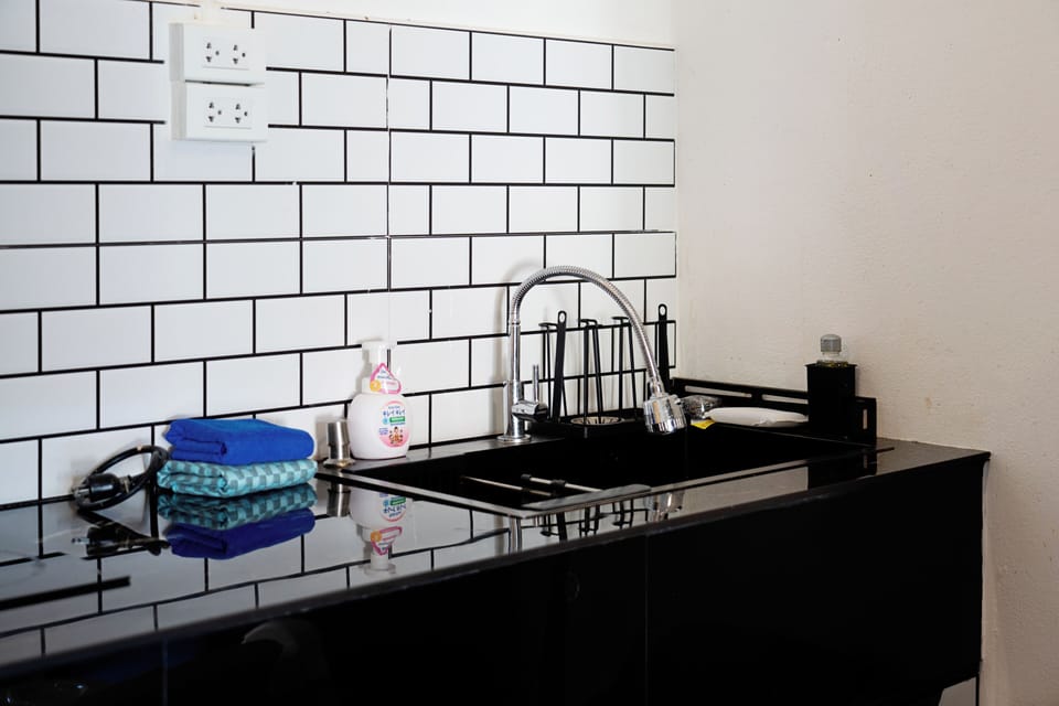 Luxury House, 2 Bedrooms, Beach View | Private kitchen | Fridge, microwave, stovetop, highchair