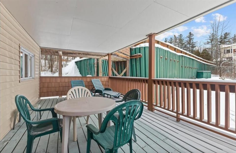 Chic & Cozy Retreat-Updated Condo w/Pool + Views! (5736)