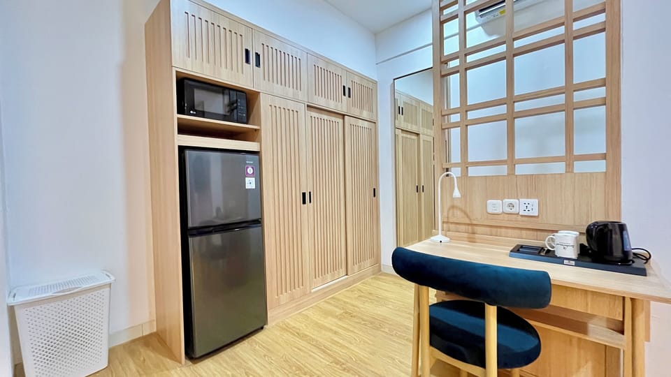 Deluxe Room | In-room safe, blackout drapes, soundproofing, iron/ironing board