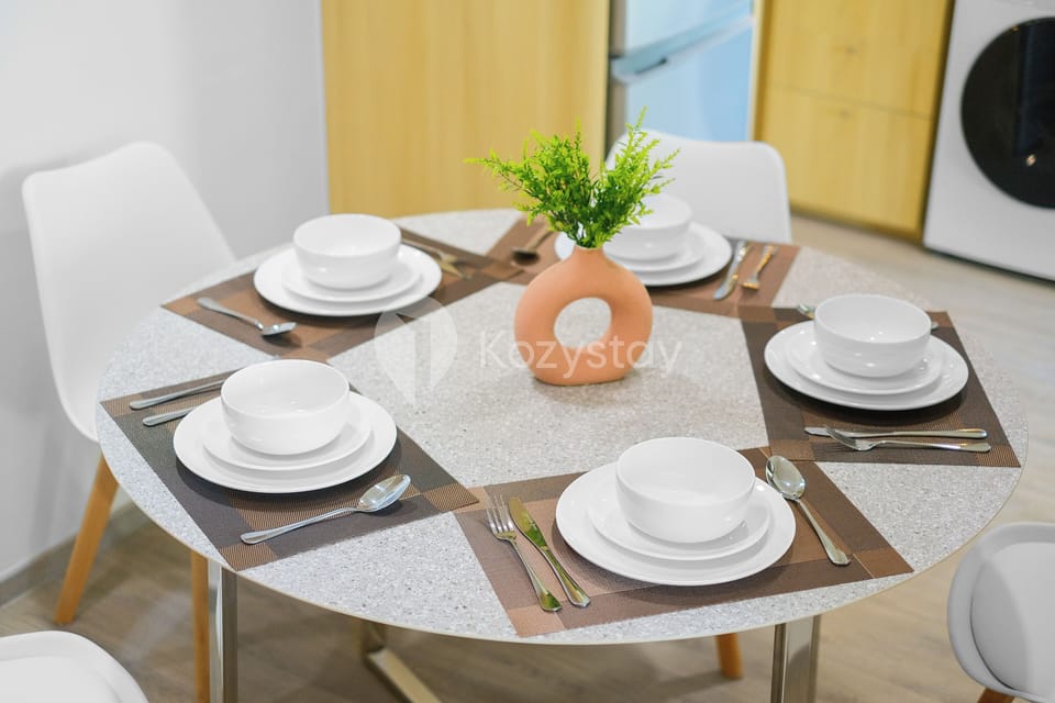 Apartment, 3 Bedrooms, City View | Dining room