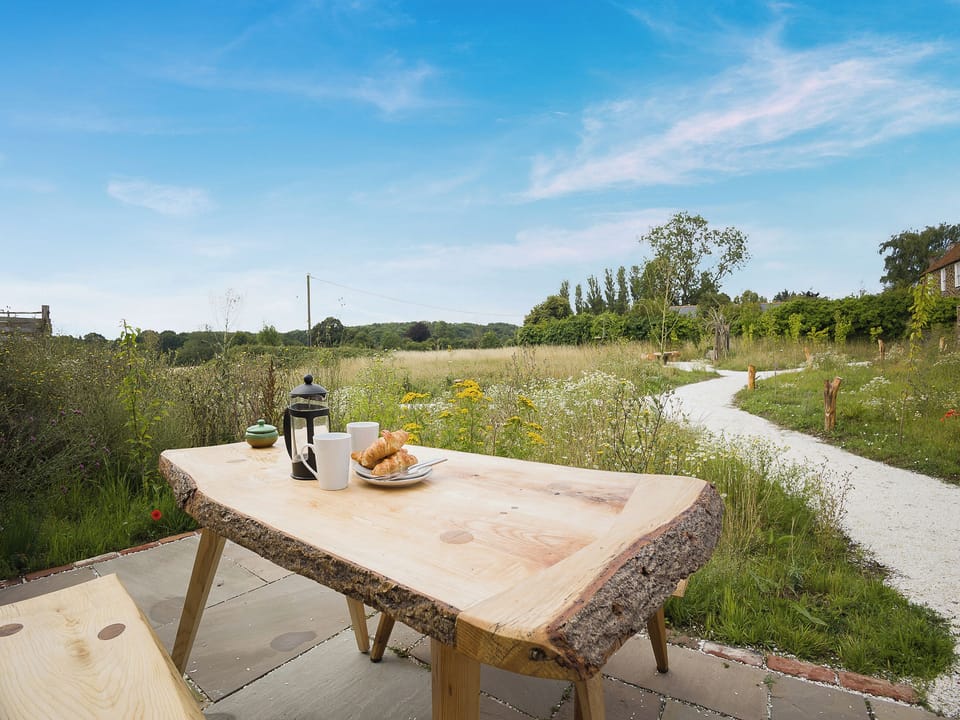 Sitting-out-area | Linnet - Woodsell Farm, Faversham