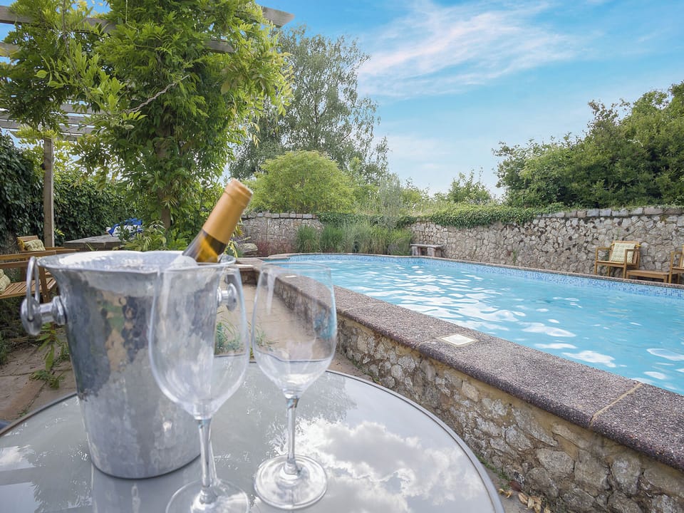 Swimming pool | Linnet - Woodsell Farm, Faversham