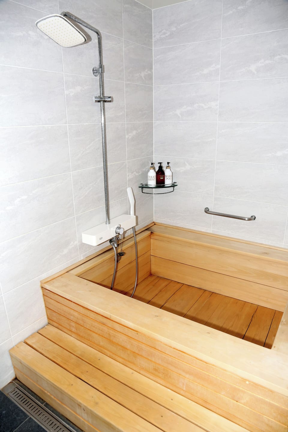 Deluxe Twin Room, Mountain View | Free WiFi
