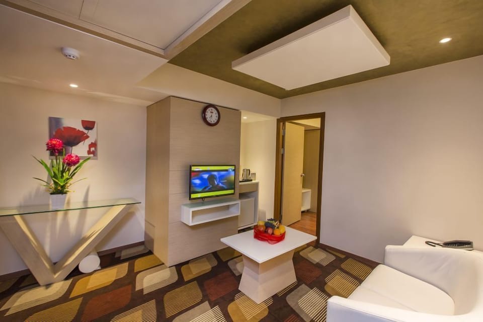 Suite, Non Smoking | Living area | Flat-screen TV