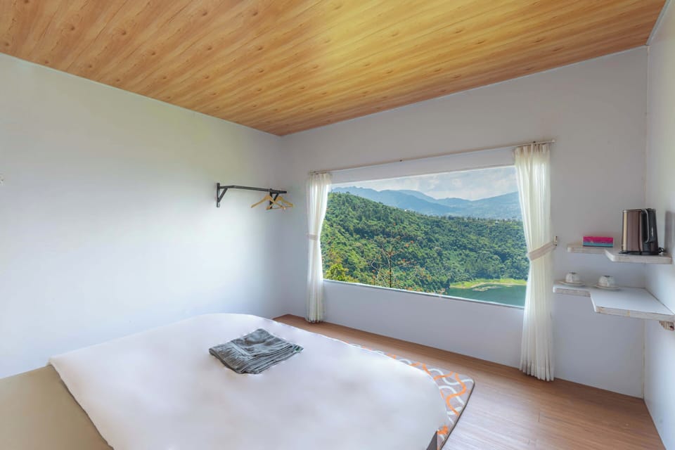 Deluxe Double Room, Lake View | Free WiFi