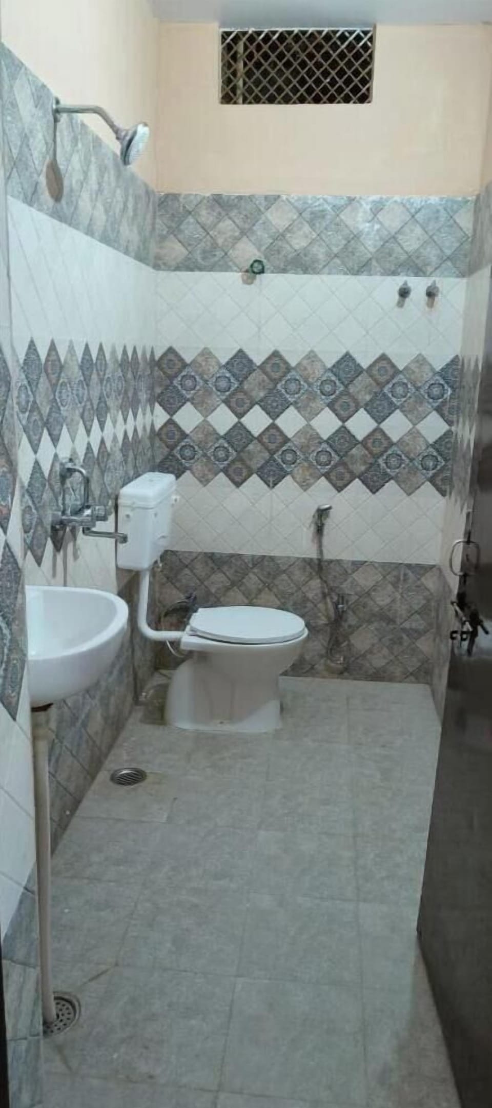 Free toiletries, bathrobes, bidet, towels