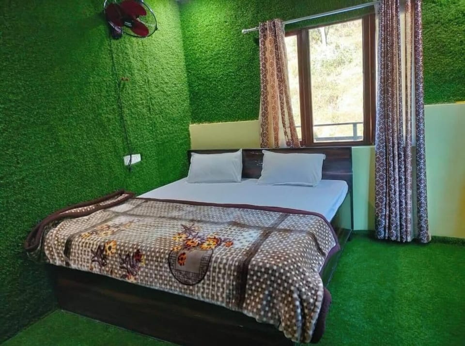 Deluxe Double Room, 1 Double Bed, Balcony, Mountain View | Free WiFi