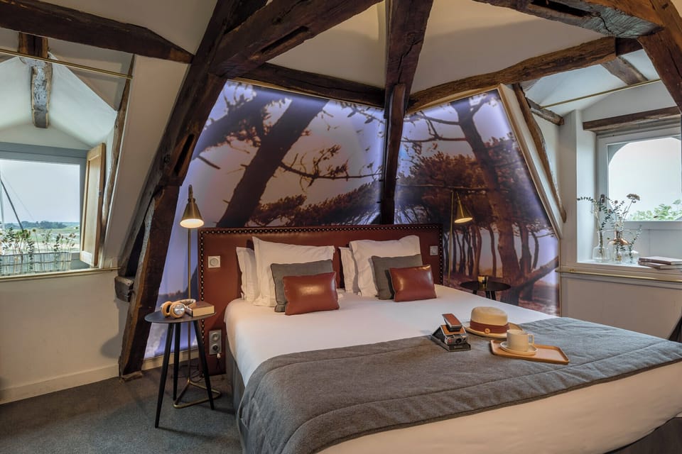 Suite | In-room safe, desk, laptop workspace, soundproofing