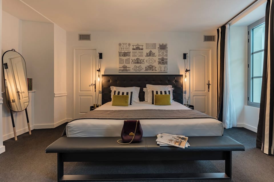 Suite | In-room safe, desk, laptop workspace, soundproofing