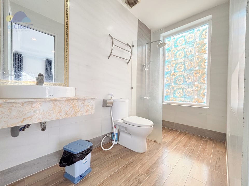 Shower, free toiletries, hair dryer, slippers