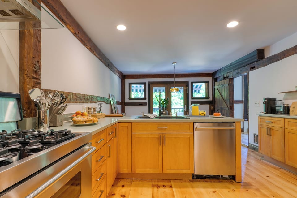 Fully equipped kitchen.