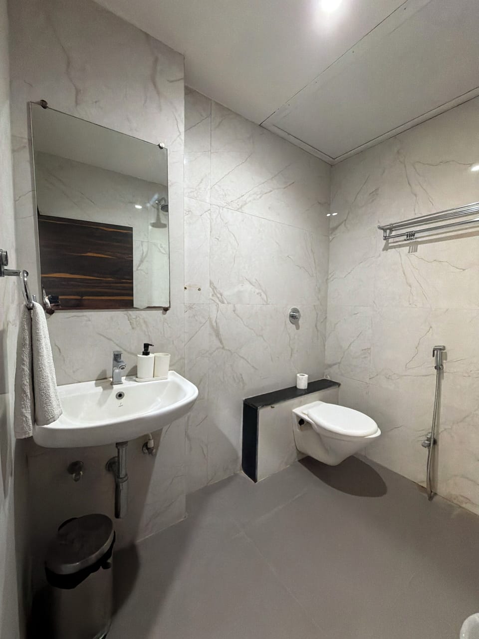 Superior Room | Bathroom | Shower, towels, soap, shampoo