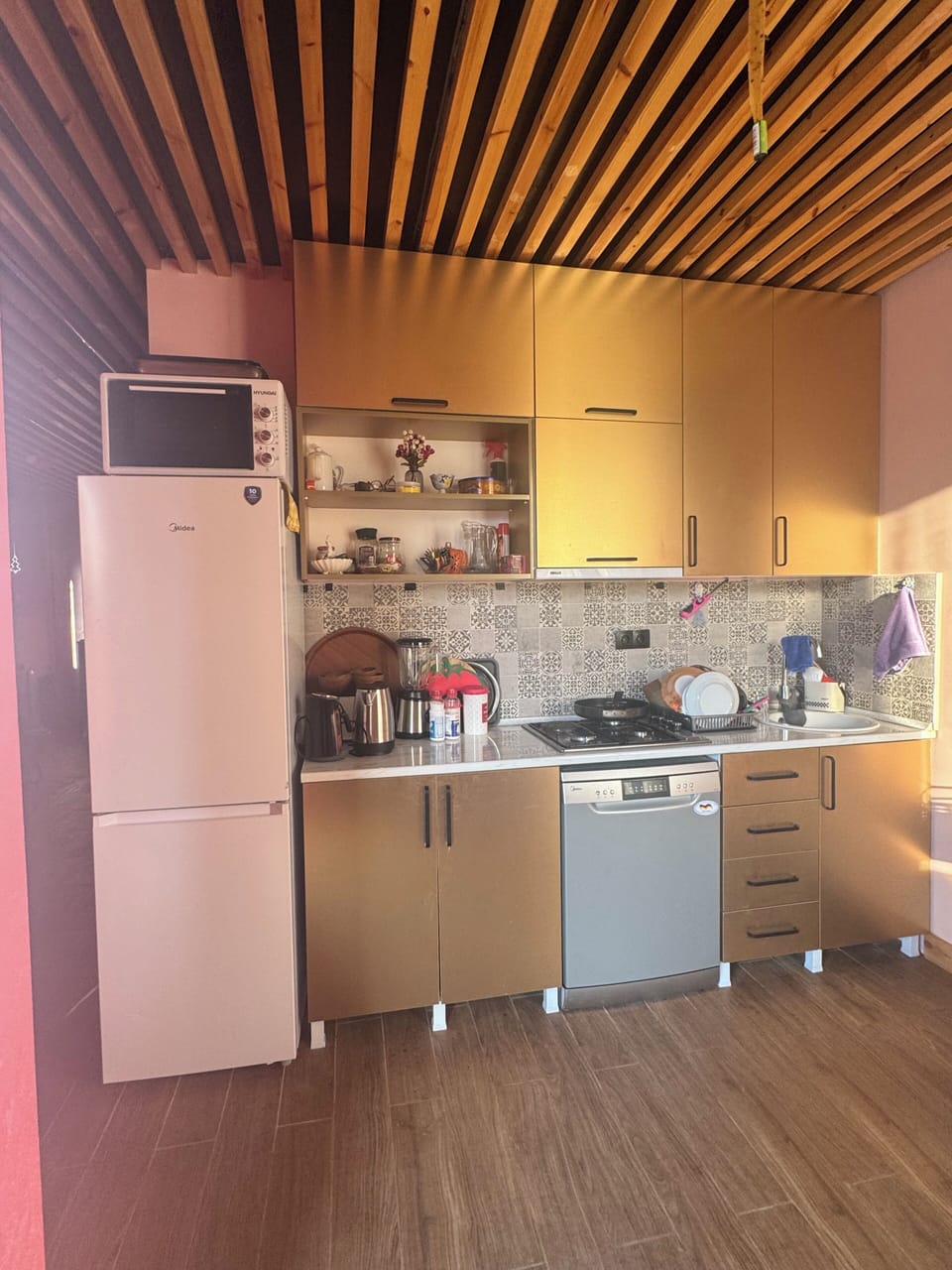 Family House, Mountain View | Private kitchen | Full-size fridge, microwave, oven, stovetop
