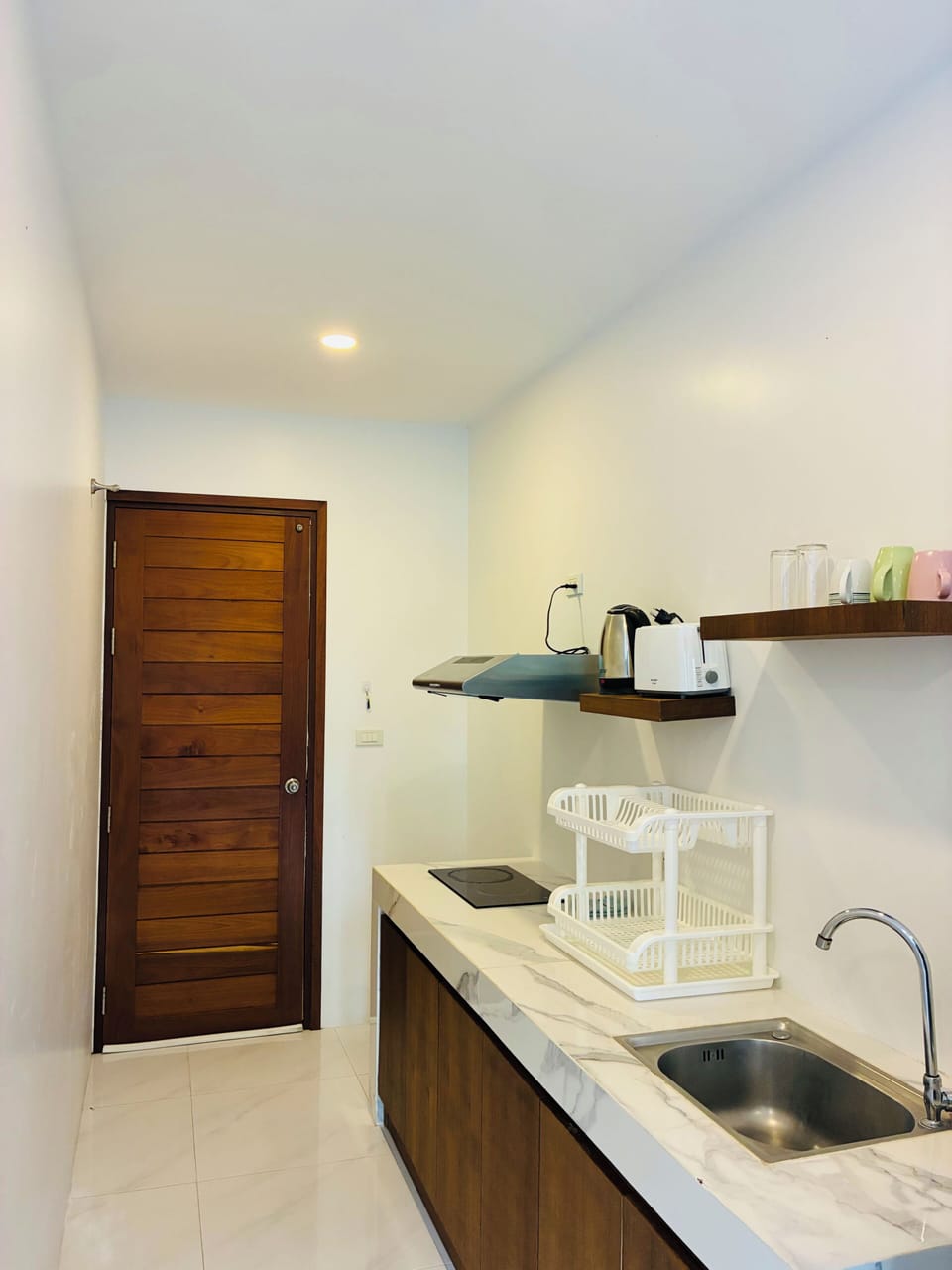 Luxury Apartment, Mountain View | Private kitchen | Fridge, microwave, stovetop, cookware/dishes/utensils