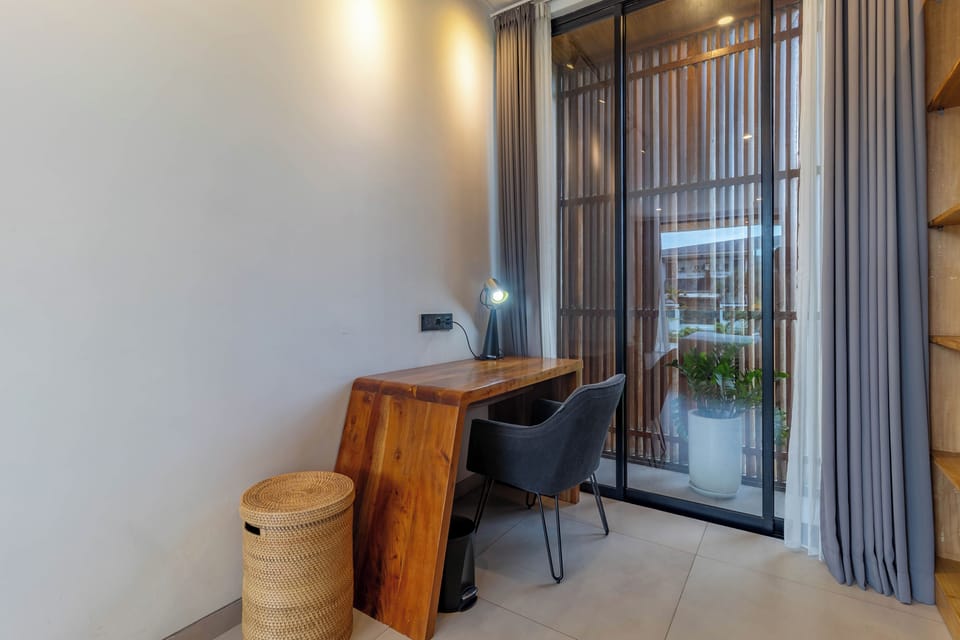 Luxury Villa | Soundproofing, iron/ironing board