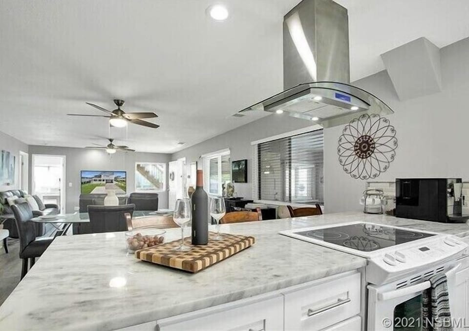 Modern open platform kitchen