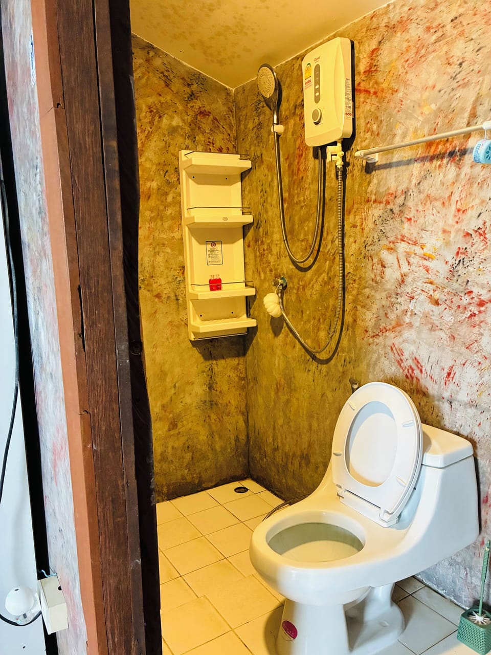 Classic Studio, Mountain View | Bathroom | Shower, free toiletries, hair dryer (on request), towels