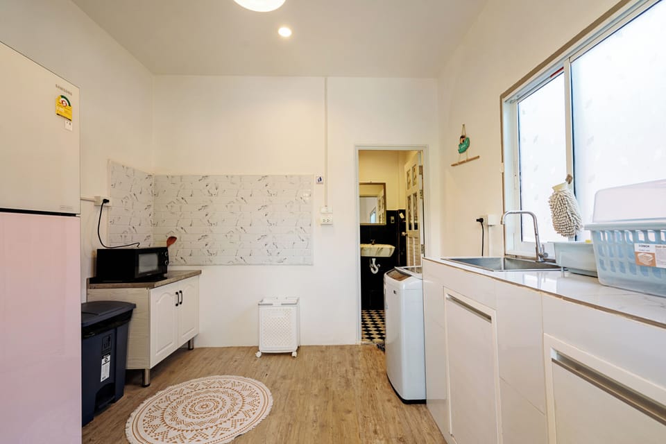 Fridge, microwave, stovetop, highchair