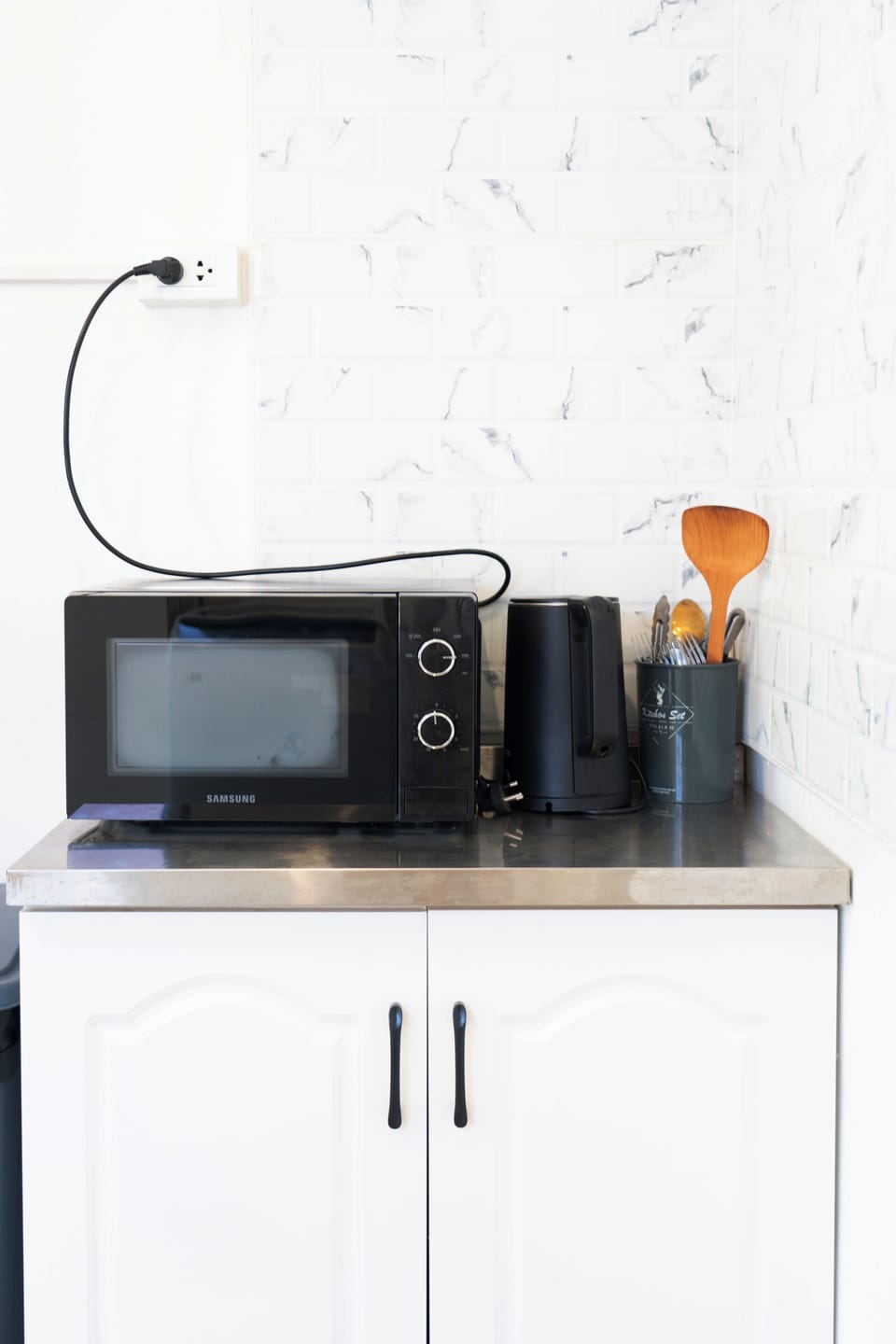 Fridge, microwave, stovetop, highchair