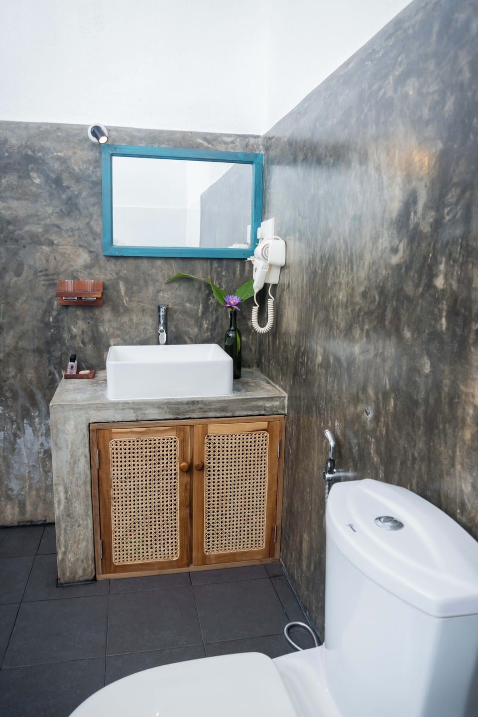 Standard Double Room, 1 Double Bed, Garden View | Bathroom | Shower, bidet, towels