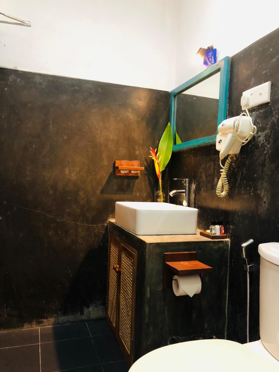 Budget Room | Bathroom | Shower, bidet, towels