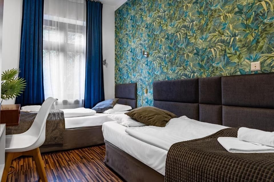 Basic Twin Room | Desk, free WiFi