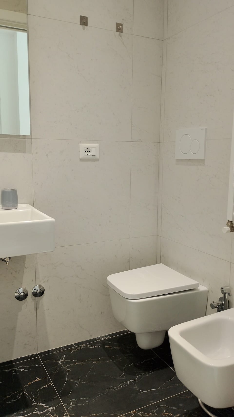 Double Room, 1 Double Bed (External Bathroom) | Bathroom | Shower, hair dryer, bidet, towels